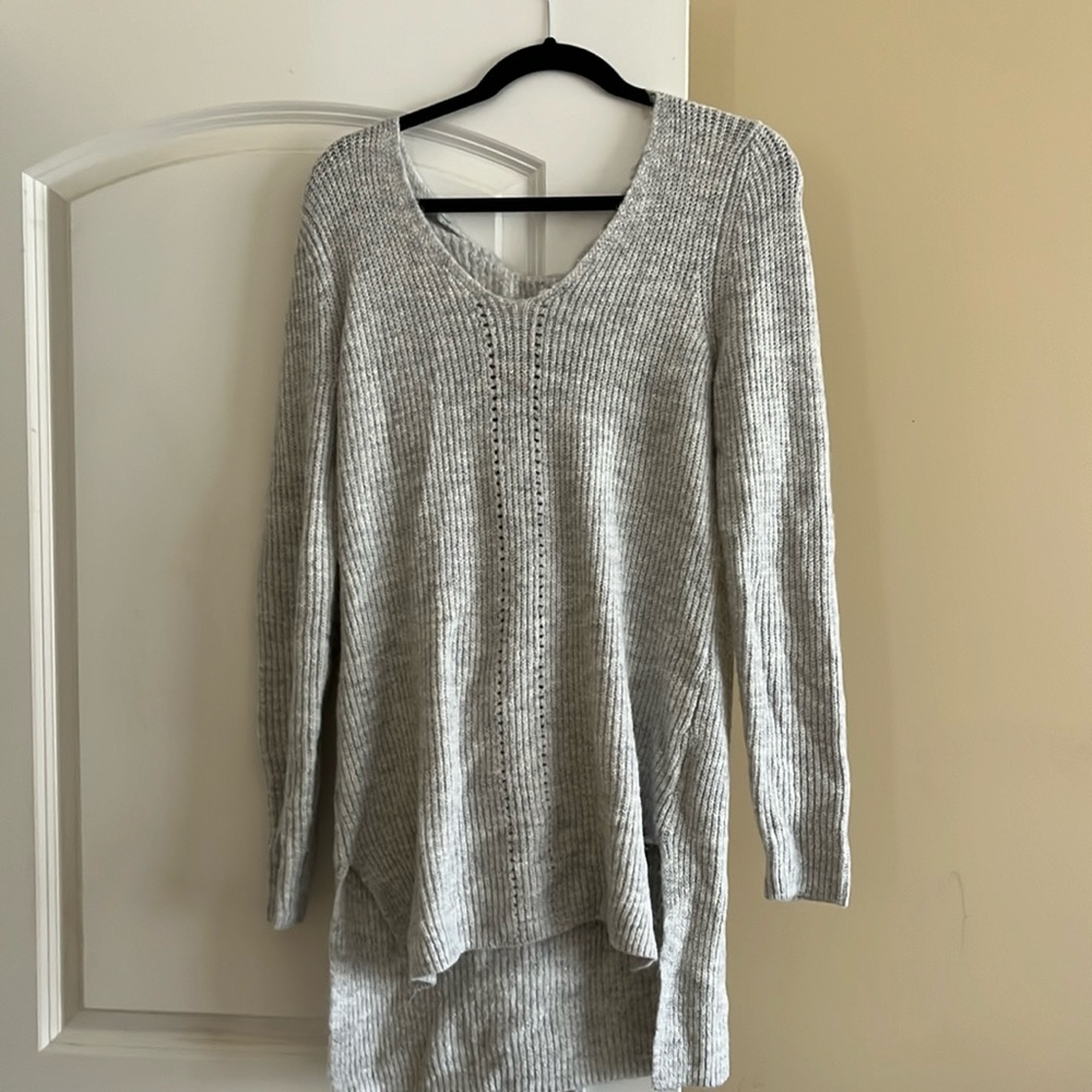 Liz Claiborne Medium Oversized Silver/Gray Sweater with Matching Scarf